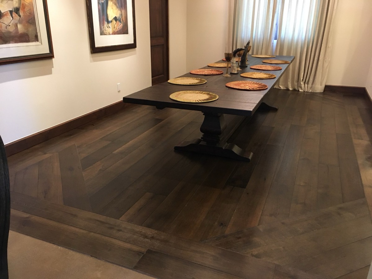 Dining room hardwood floor with custom border inlay